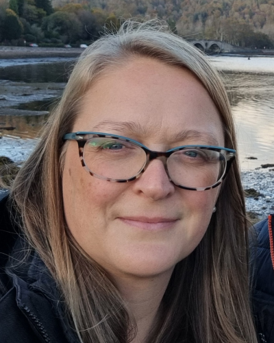 Head and shoulders image of Verity Morris, member of the ‘Pharmacy: Delivering a Healthier Wales’ delivery board, wearing a black top